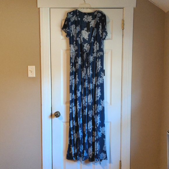 Lulus Navy Blue Floral Print Wrap Maxi Dress Womens NWT - Picture 5 of 8